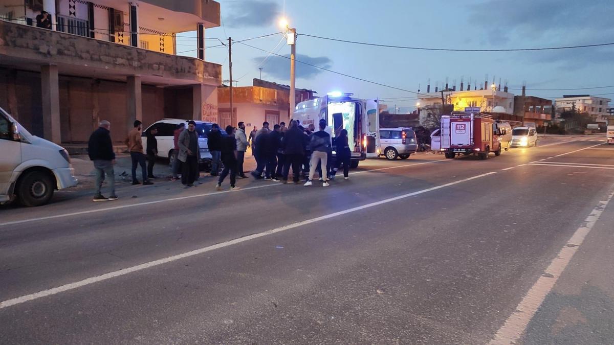 Mardinde hafif ticari araç motosiklet çarpıştı: 1 yaralı