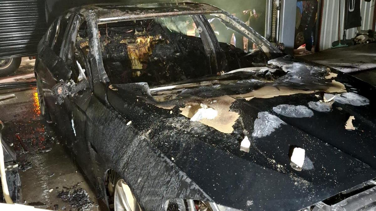 Oto tamirhanesindeki yangın söndürüldü