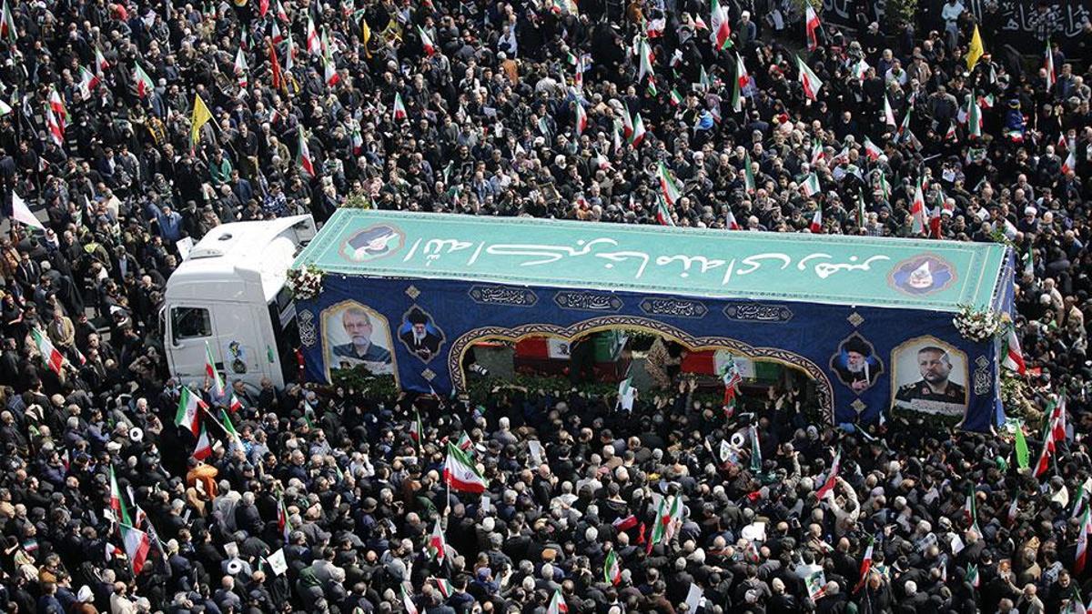 Tahran'da Laricani ve Süleymani için dev cenaze töreni