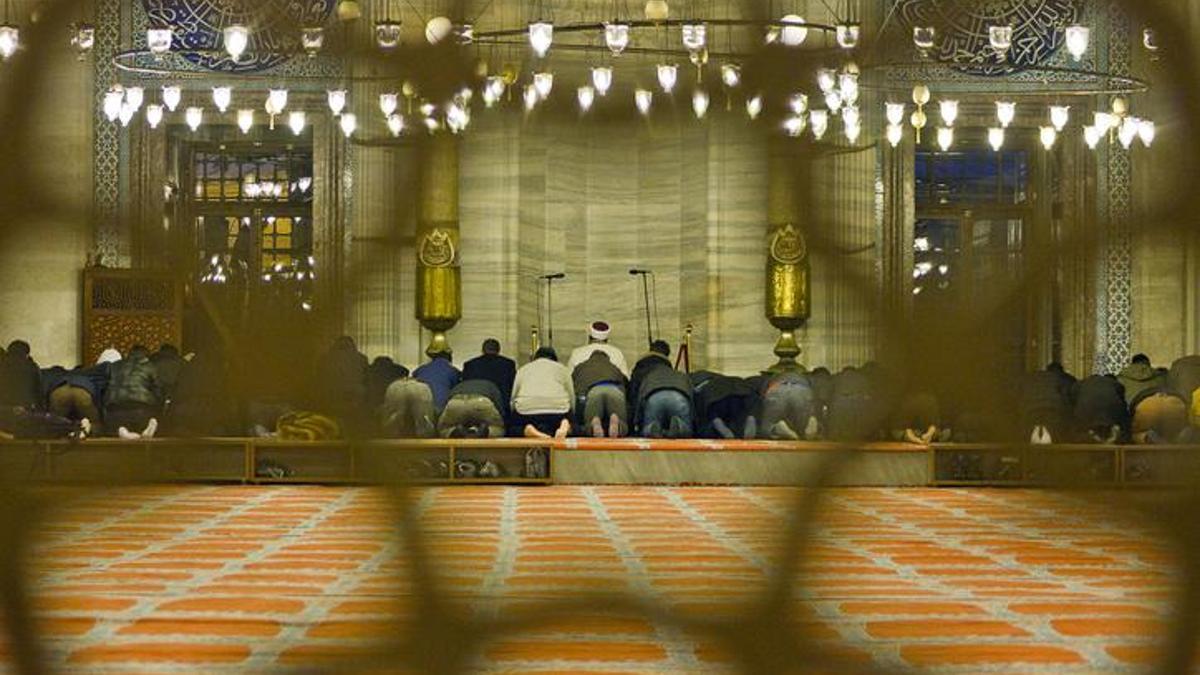 BAYRAM NAMAZI FARZ MI, SÜNNET Mİ? Bayram Namazı Hanefîlere ve Şâfiîlere Göre Vacip mi?