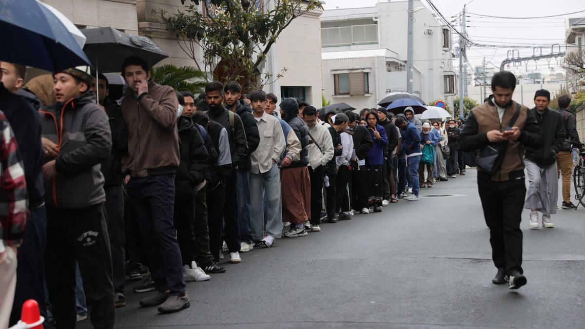 Tokyo'da bayram heyecanı! Bayram namazı üst üste 5 kez kılındı
