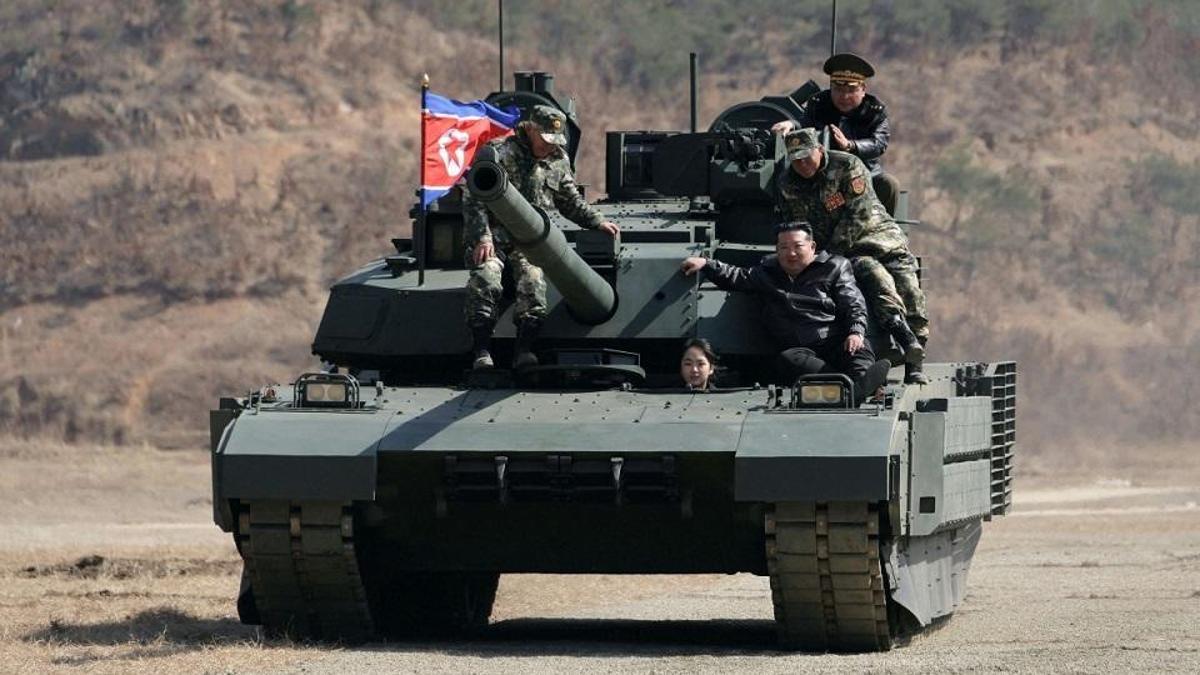 Kuzey Kore'nin veliahtı: Kim Ju-ae tank başında!