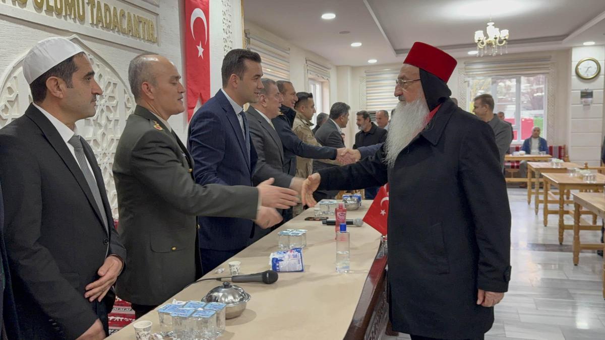 Midyatta farklı inançlar aynı bayram sofrasında buluştu