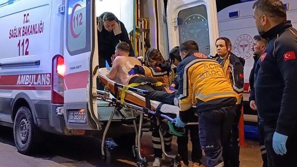 Restoranda müşteriler arasında bıçaklı kavga; 2 yaralı