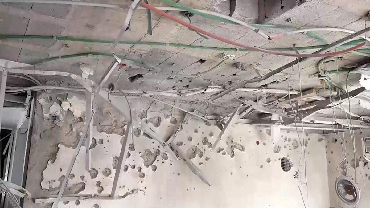 CNN TÜRK İran'ın vurduğu Tel Aviv'de! Füzelerin isabet ettiği binadan ilk görüntüler