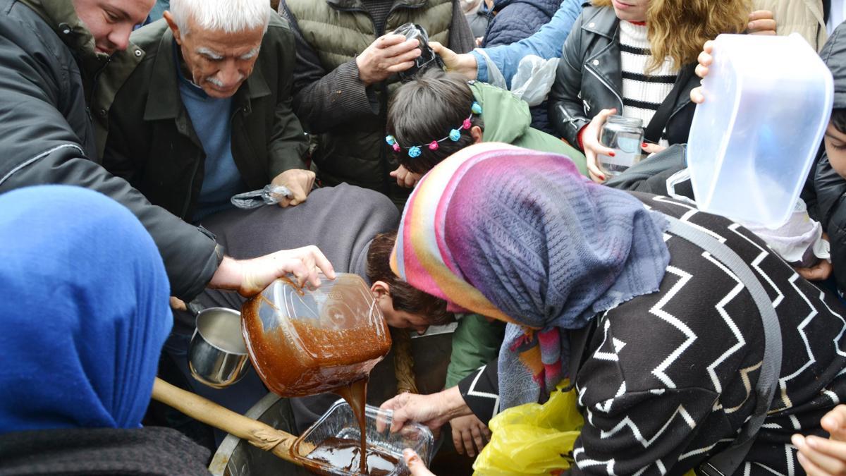Manisa'da mesir karma töreninde izdiham