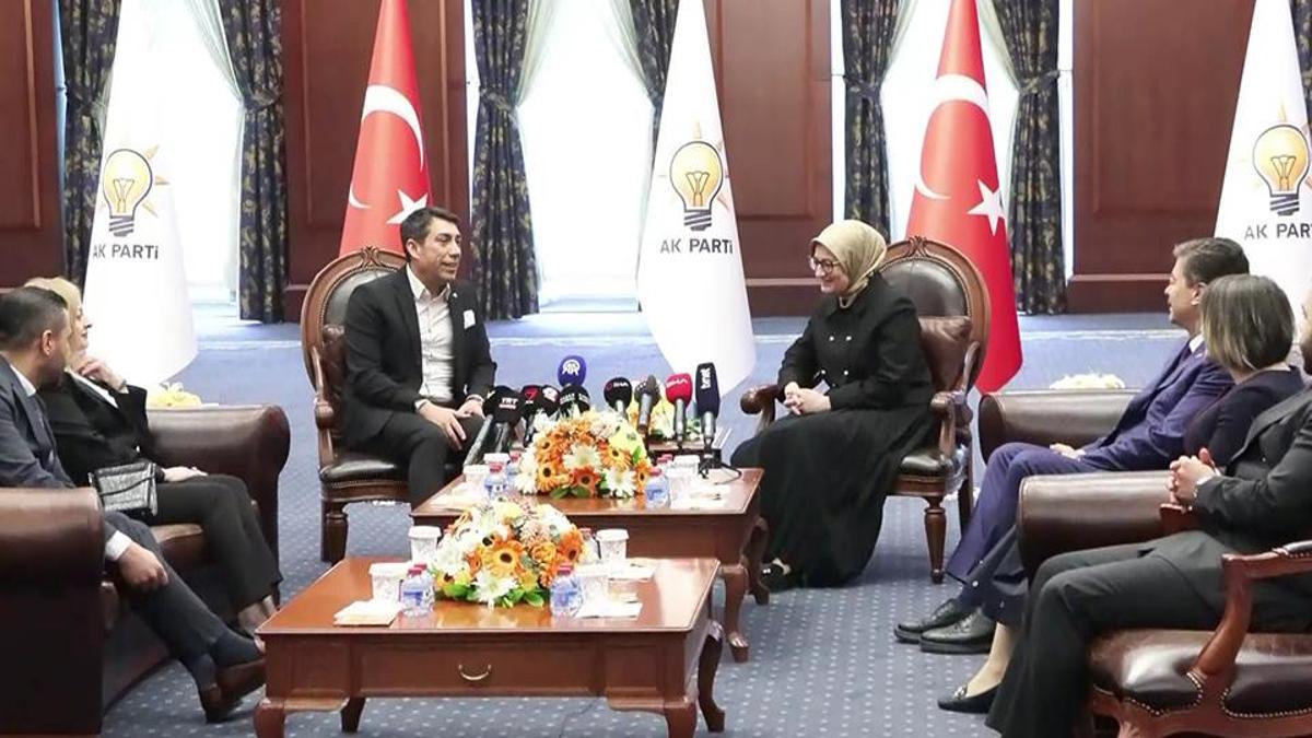 Siyasi partilerde bayramlaşma günü