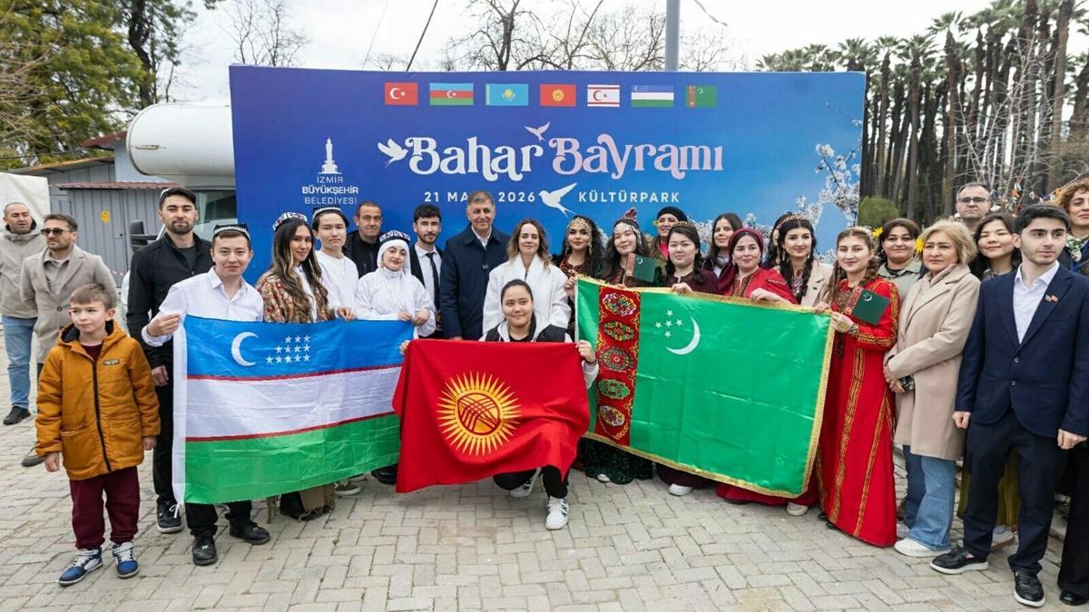 İzmir'de Bahar Bayramı kutlandı