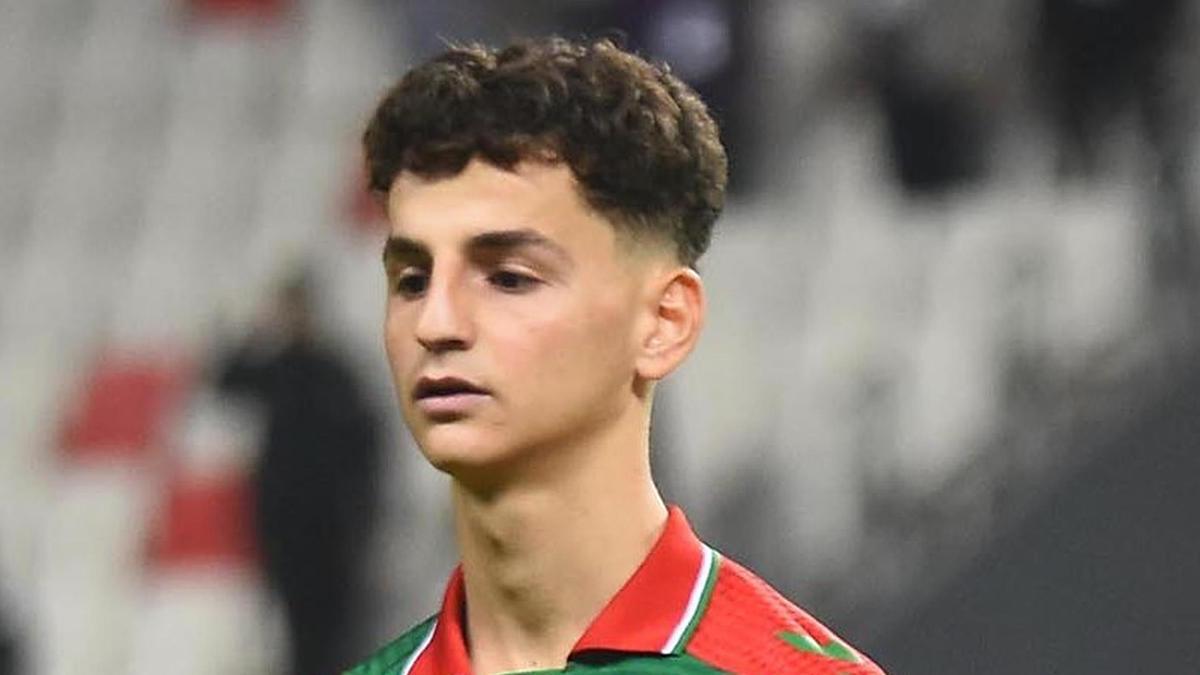 Fenerbahçe'nin Karşıyaka'dan transferi Adem, formayı kaptırdı