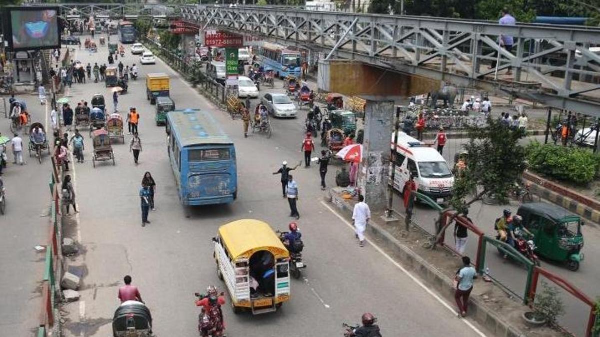 Bangladeş'te facia! Otobüs ile tren çarpıştı: 12 ölü, 26 yaralı