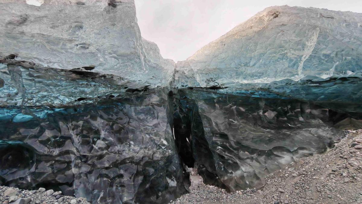 Kuzeyin mavi sırları: Buz mağaraları