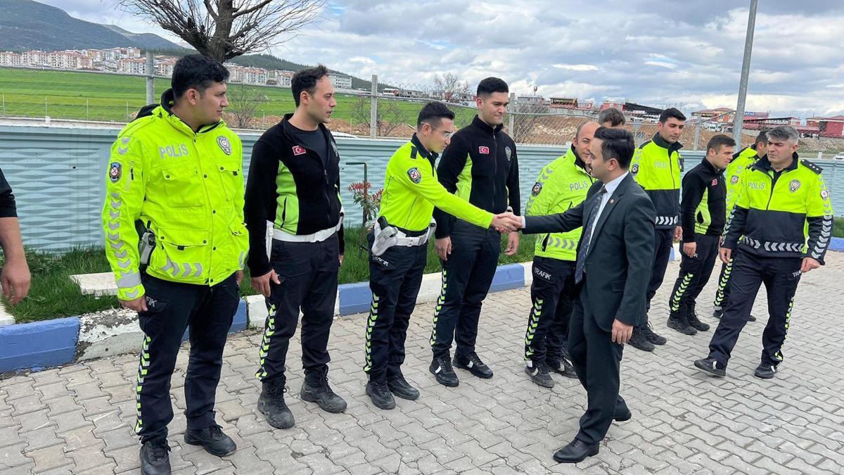 Kaymakam Erciyasdan görev yapan polis ve jandarmalara bayram ziyareti