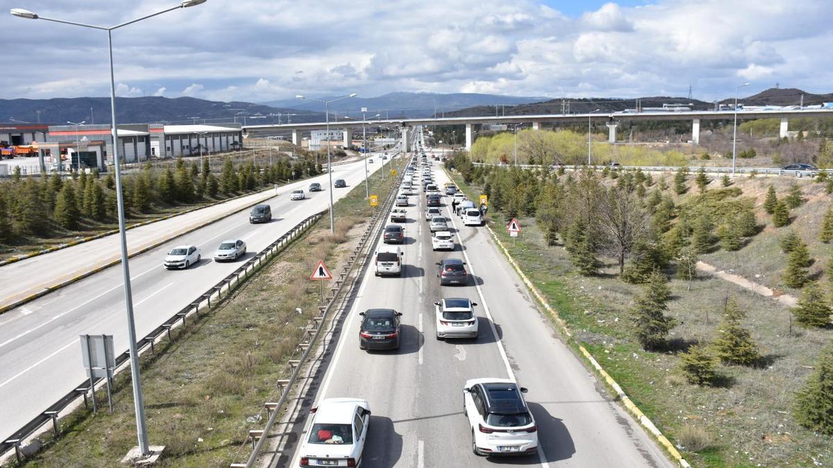 'Kilit kavşak' Kırıkkale'de bayram dönüşü yoğunluğu