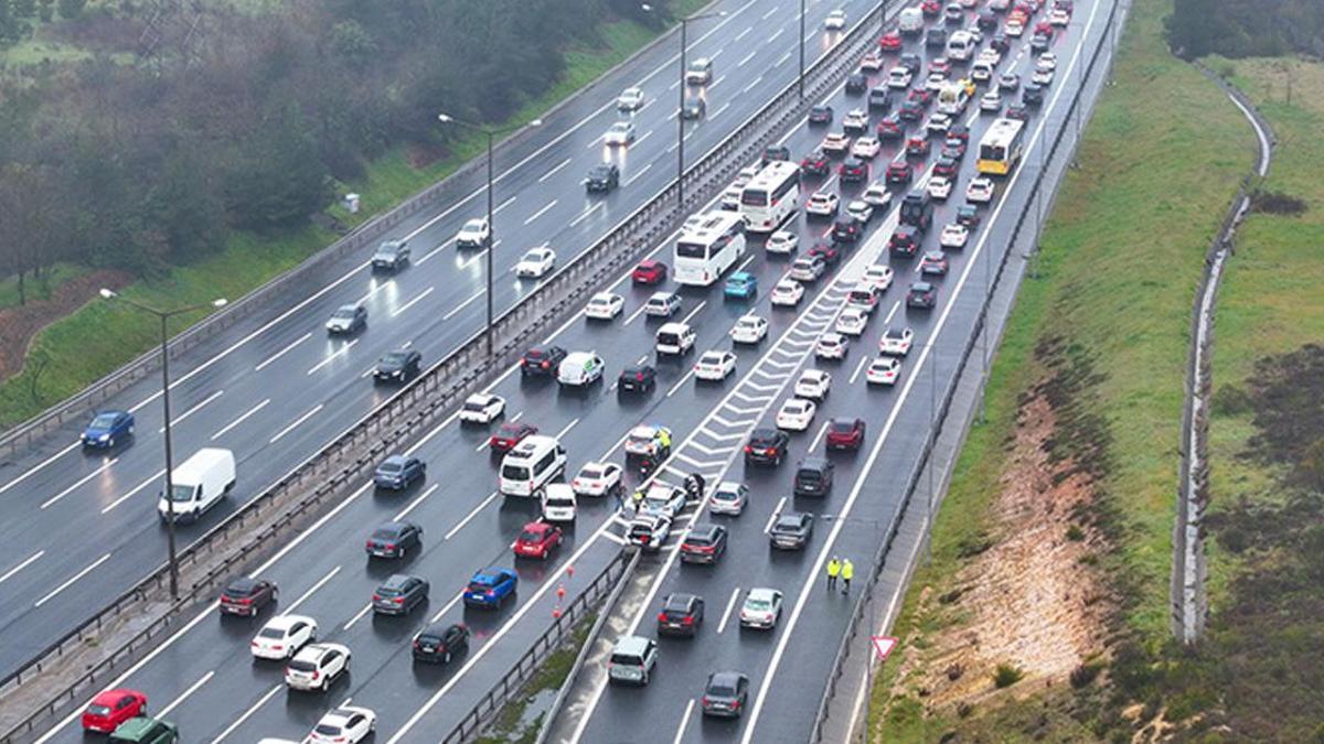 İstanbul'da bayram dönüşü trafiği!