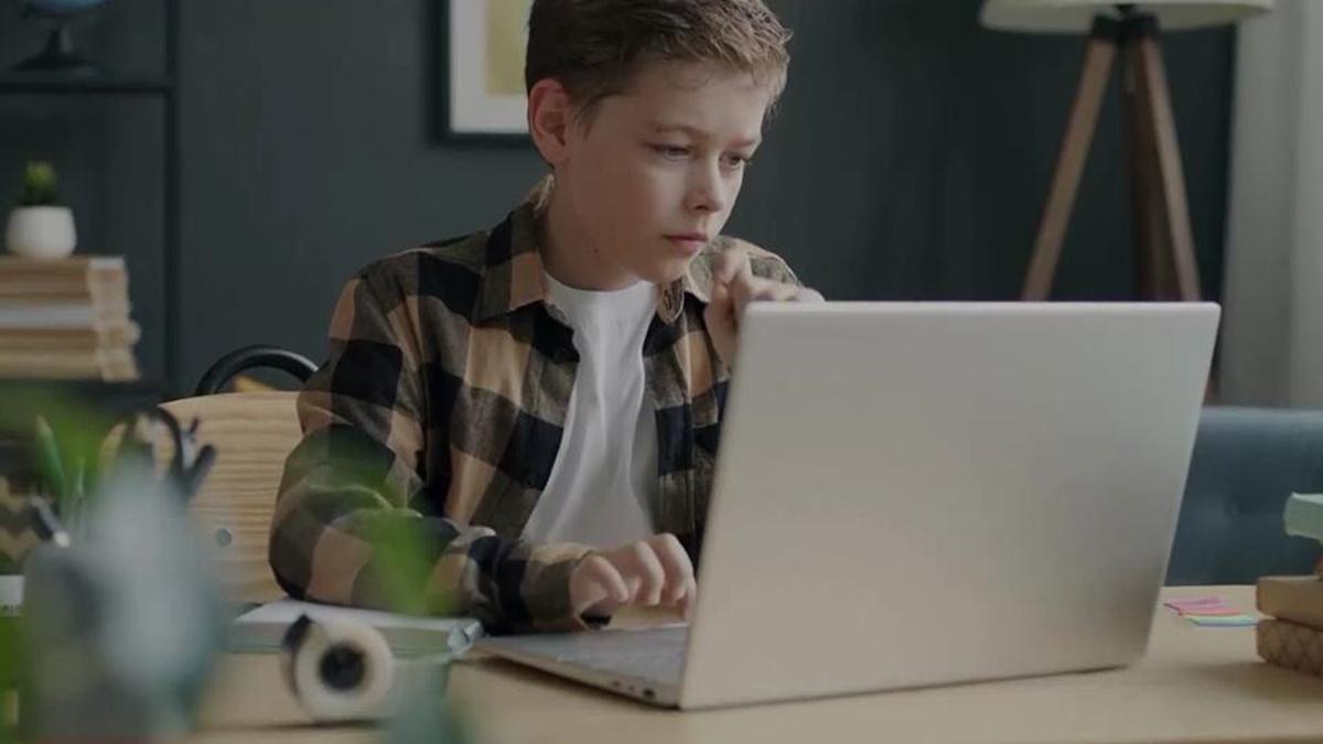 15 yaş altında sanal medya yasaklanıyor