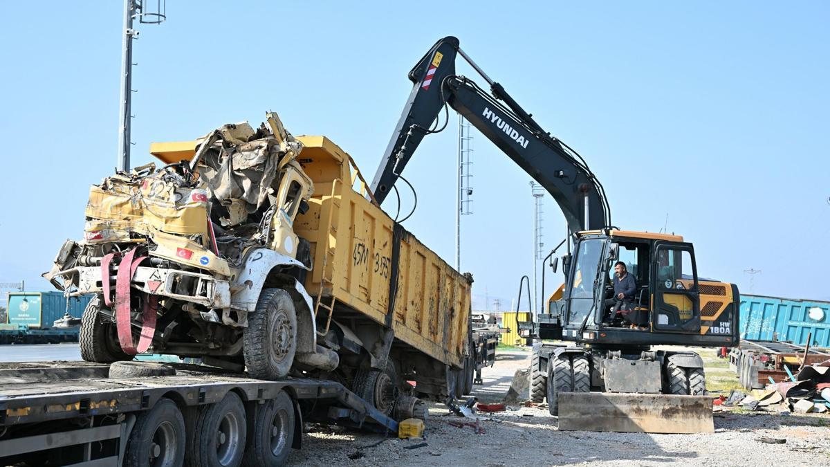 Manisa'da Hurda ve sahipsiz araçlar MKE'ye gönderildi