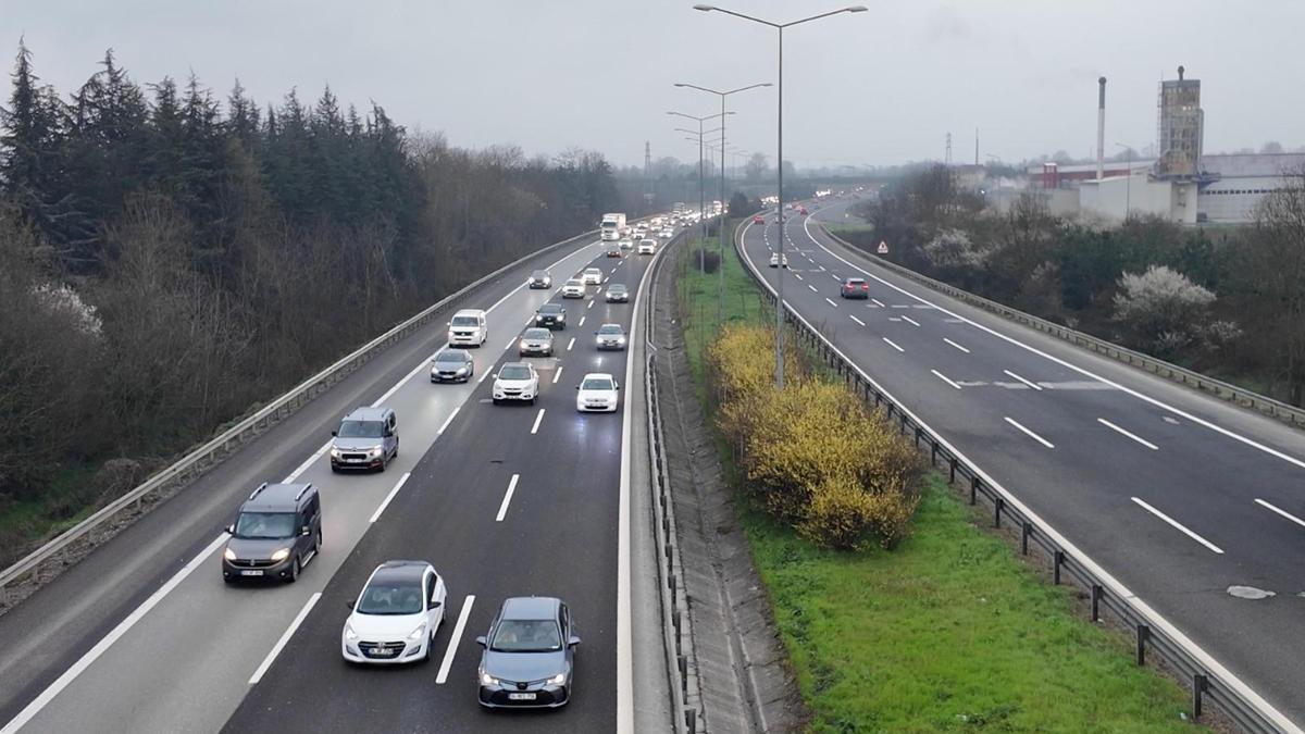 Anadolu Otoyolunun Düzce geçişinde dönüş yoğunluğu