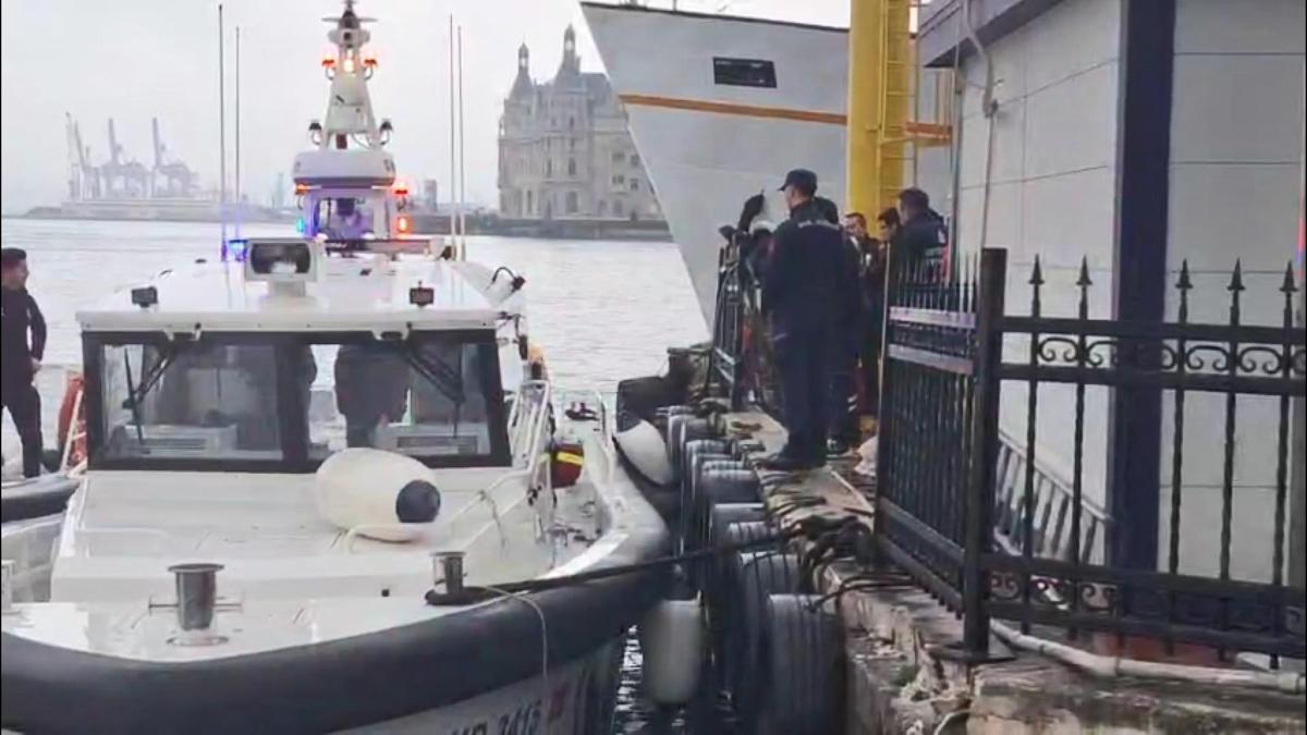 İstanbul - Kadıköy'de denizde erkek cesedi bulundu