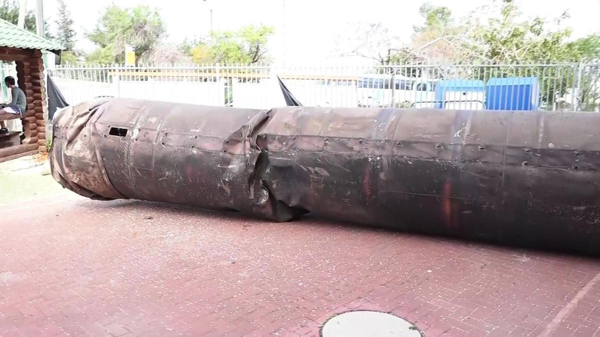 CNN TÜRK görüntüledi: İran füzesi Tel Aviv'e düştü