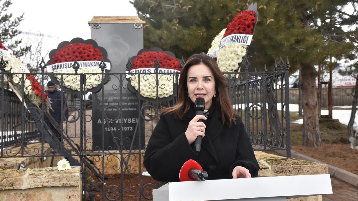 Aşık Veysel, vefatının 53'üncü yıl dönümünde mezarı başında anıldı