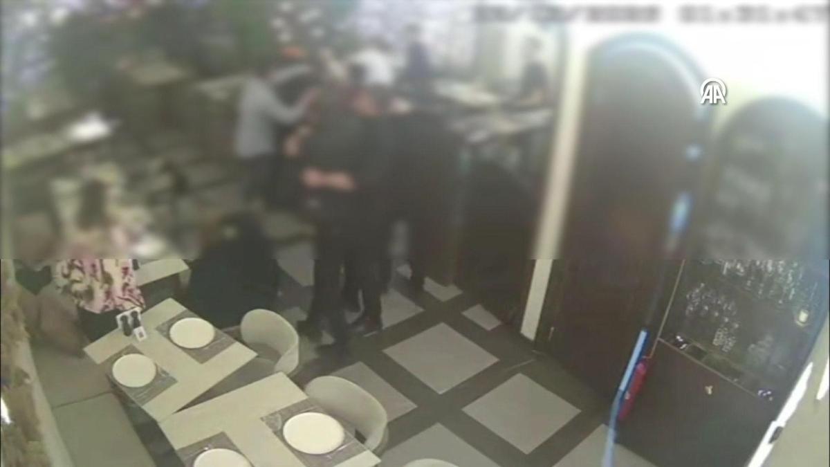 Restoranda şok anlar: Belediye başkanı yumruklarla darp edildi!