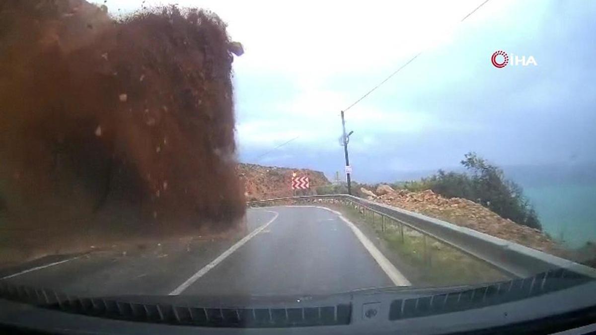 Heyelana otomobilde yakalandı O anlar kamerada