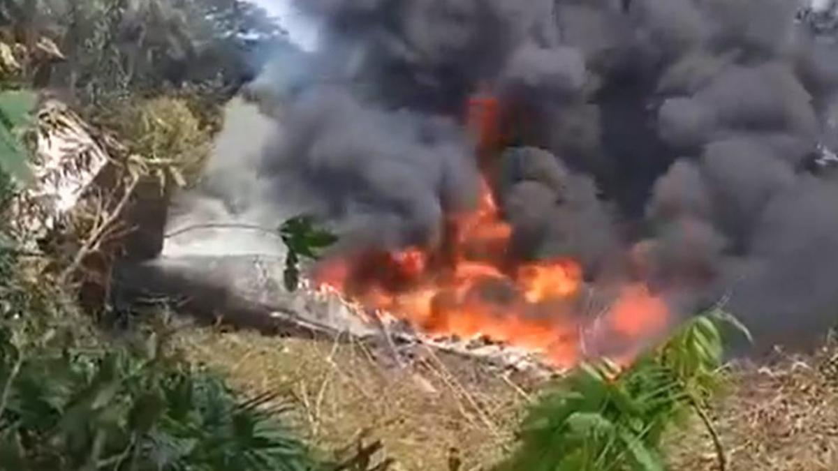 Son dakika haberi: Kolombiya'da askeri taşıyan uçak düştü