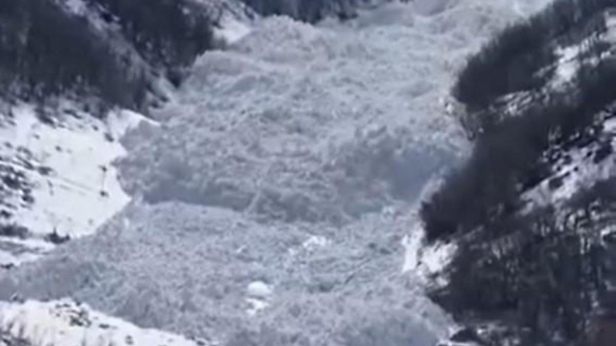 Şırnakta çığ düşme anları kamerada