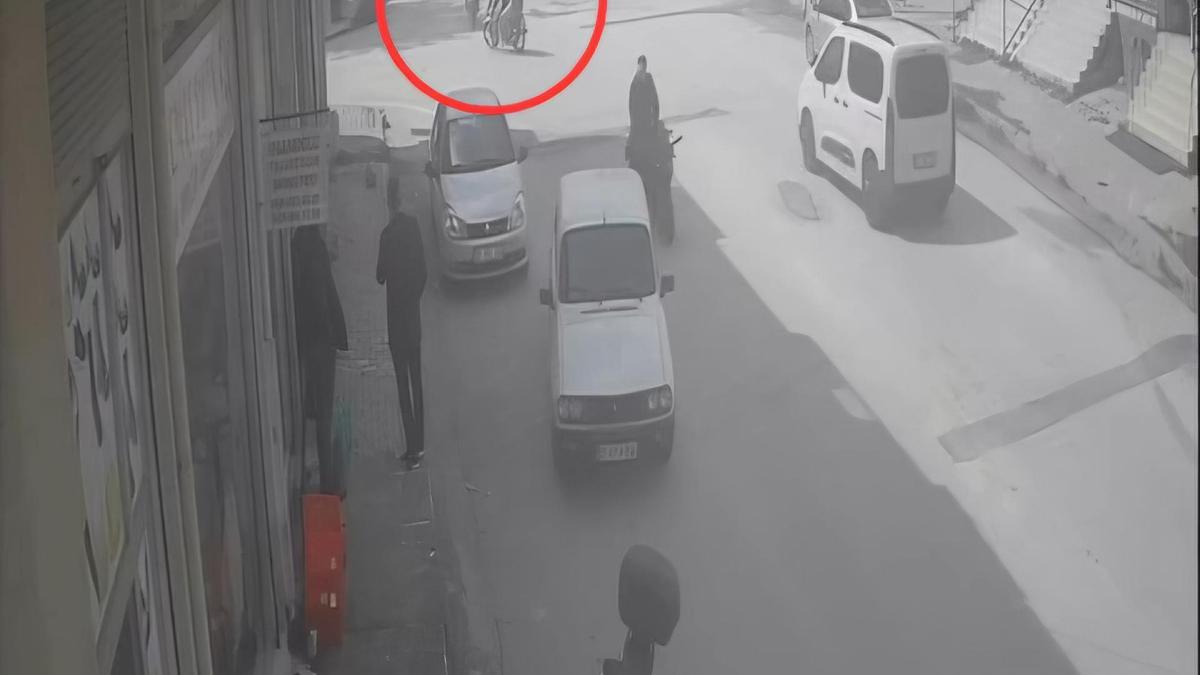 Adana'da iki motosiklet çarpıştı; 3 yaralı