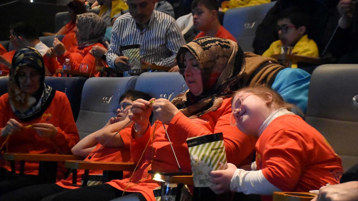 İzmir'de sevgi ilmekleri