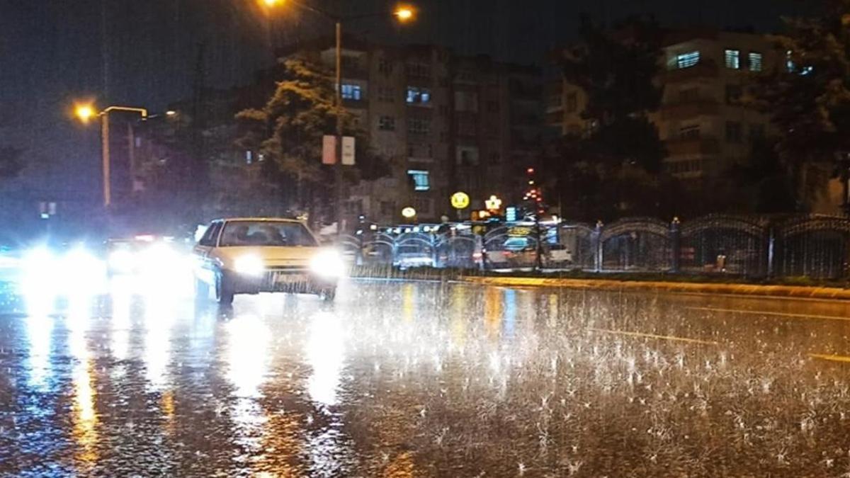 Şanlıurfa'da eğitime sağanak engeli