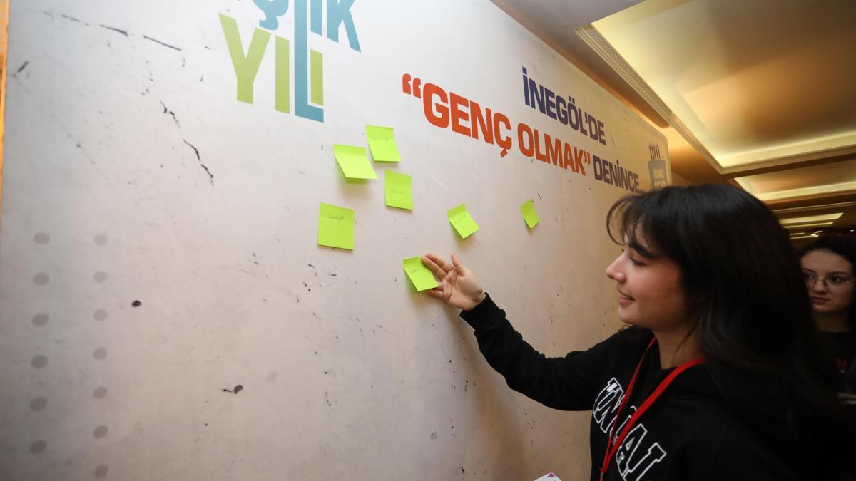 İnegölde öğrenciler kentin geleceğini konuştu