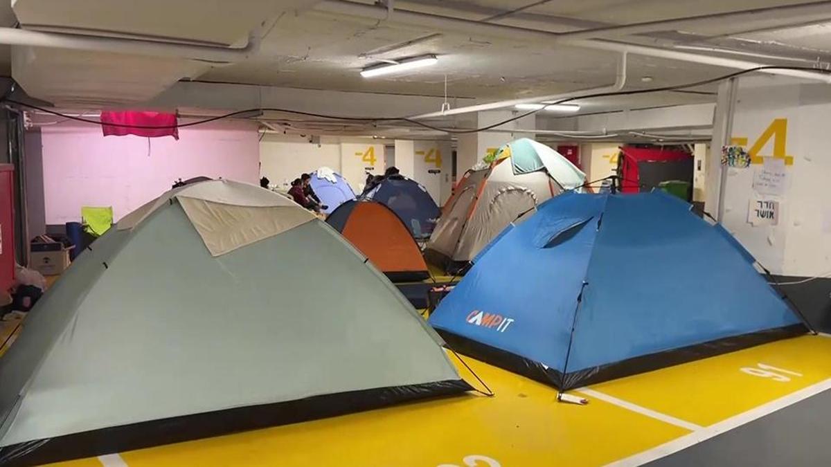 İsrail'de sığınaklarda çadır kampları