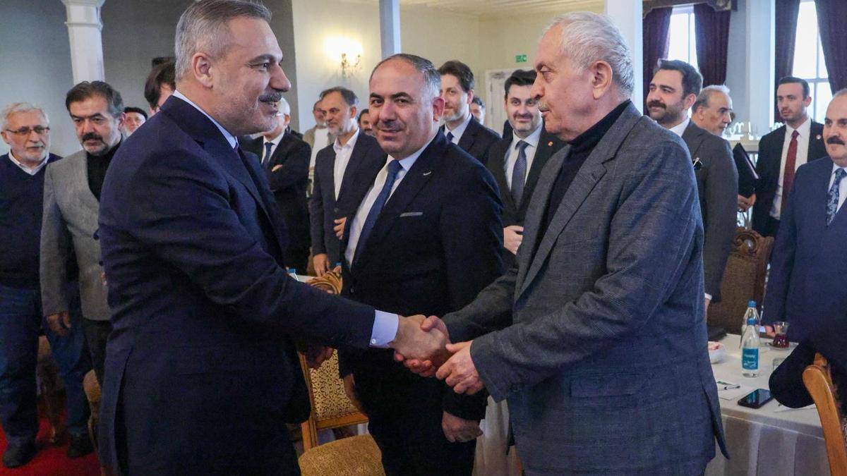 İstanbul - Bakan Fidan, Filistin'e Destek Platformu üyeleriyle bir araya geldi