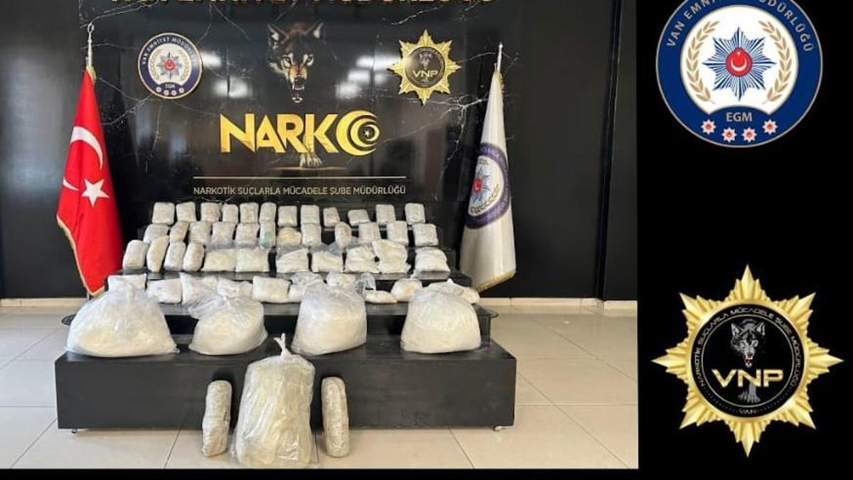 Vanda kamyonette 90 kilo 600 gram uyuşturucu ele geçirildi