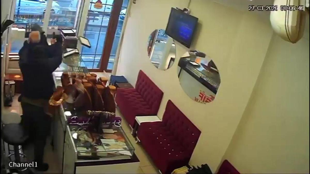 Kuyumcu dükkanına giren maskeli 2 şüpheli, 1 kilo altını gasp edip kaçtı