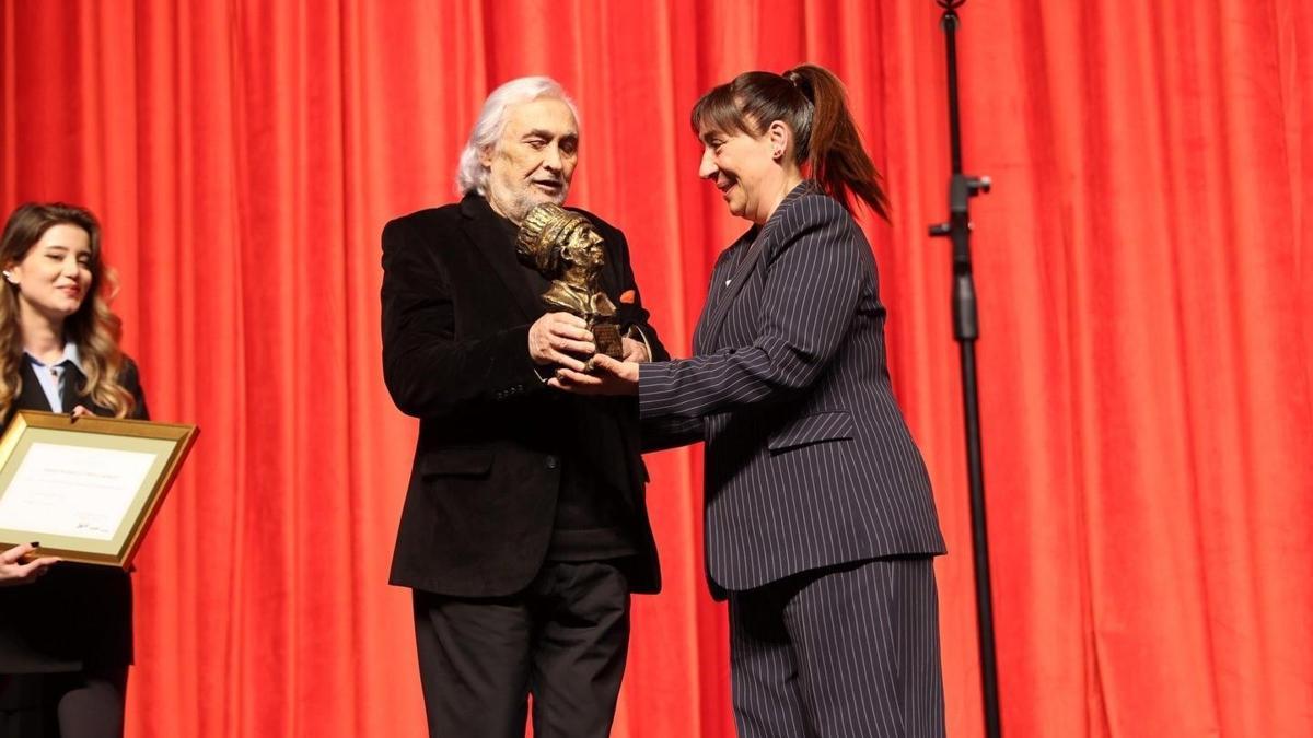 Dünya Tiyatro Gününde İsmail Dümbüllü geleneği Ataşehirde yaşatıldı