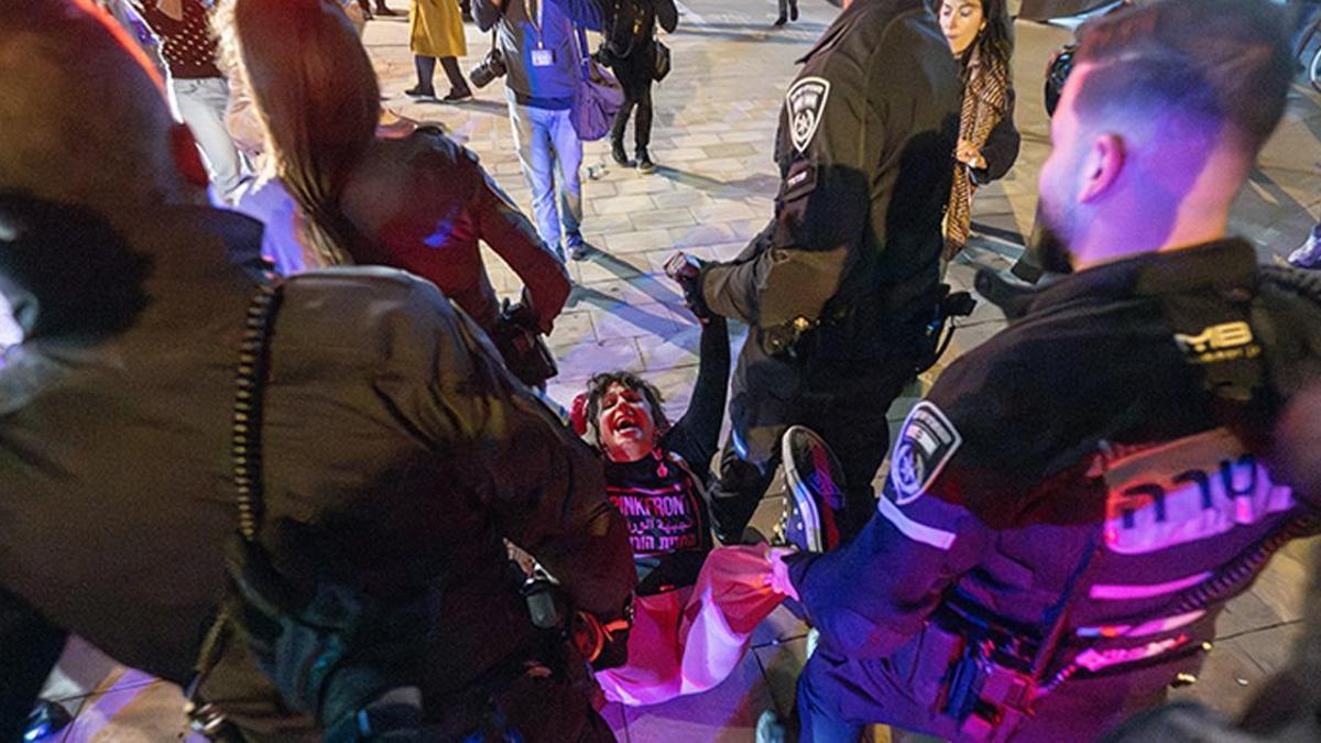 İsrail polisi savaş karşıtlarına saldırdı!