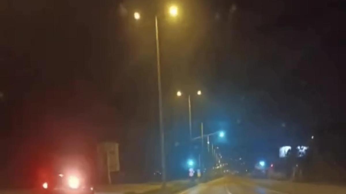 Otomobilin ters yönde ilerlediği anlar kamerada