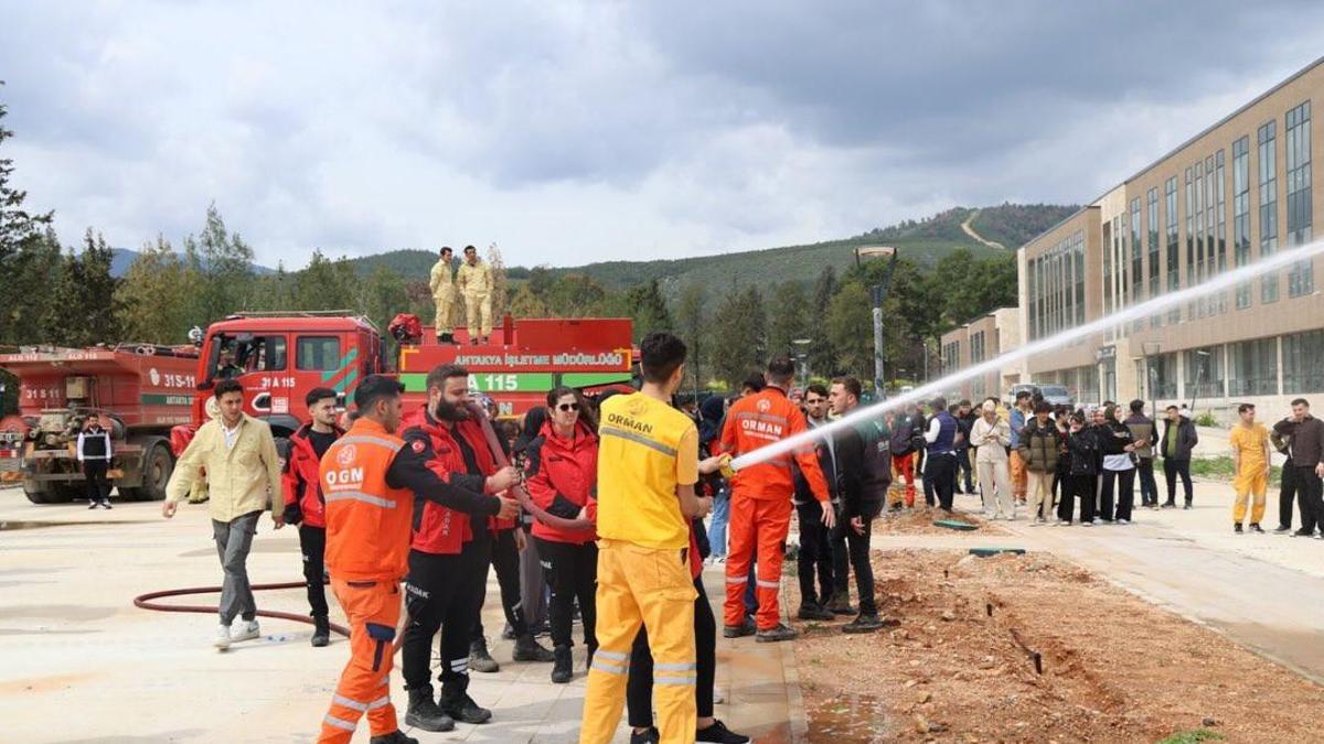Hatayda 120 gönüllüye orman yangınına müdahale eğitimi verildi