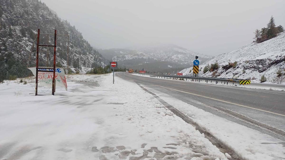 Alacabel mevkisine kar yağdı