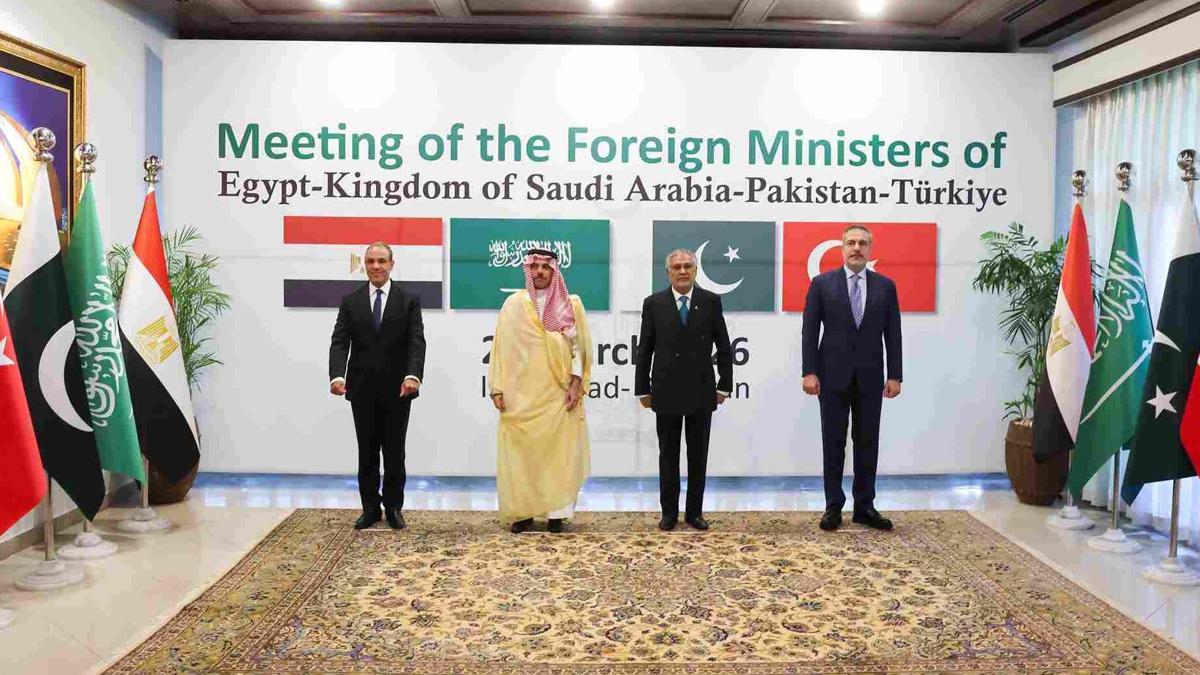 Pakistan'da kritik zirve: Dışişleri Bakanı Hakan Fidan, dörtlü toplantıya katıldı