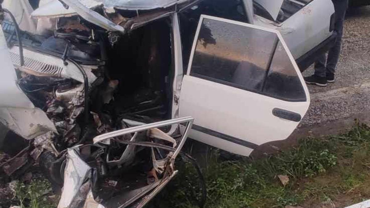 Manisada otomobil ile TIR çarpıştı: 3 yaralı