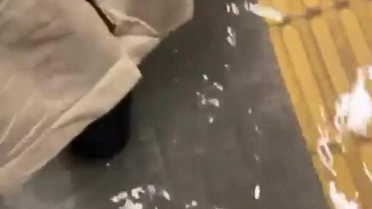 İstanbul - Mecidiyeköy metro alt geçidini su bastı; vatandaşlar yürümekte zorlandı