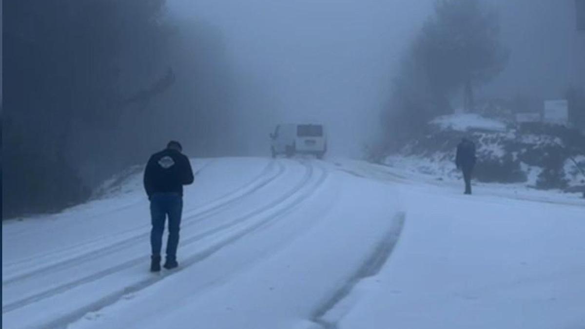 Osmaniyede dolu yağışı yayla yollarını beyaza bürüdü