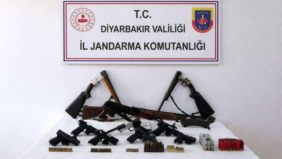 Diyarbakırda çok sayıda kaçak silah ele geçirildi
