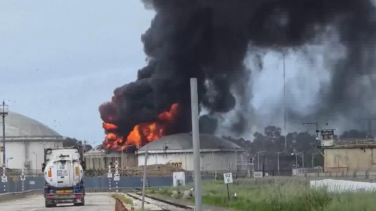 İran, Hayfa Rafinerisini vurdu