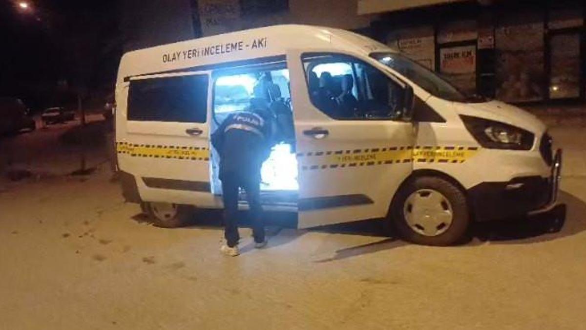 Husumetli oldukları kişinin evine zorla giren silahlı 4 kişiye gözaltı