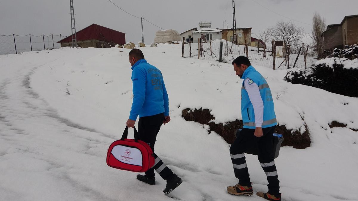 Bitliste zorlu kış şartlarında yatalak hastaya evde diş tedavisi