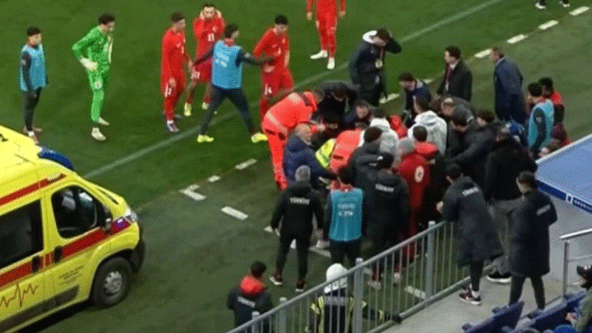 Egemen Korkmaz, Türkiye U21 Milli Takım maçında yere yığıldı